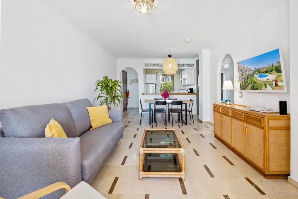 Amazing Apartment With Sea View & Big Terrace 미하스 외부 사진